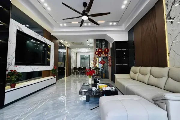 Дом, 3 спальни · 350 м²