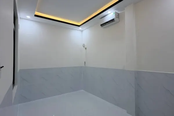 Дом, 4 спальни · 240 м² 4