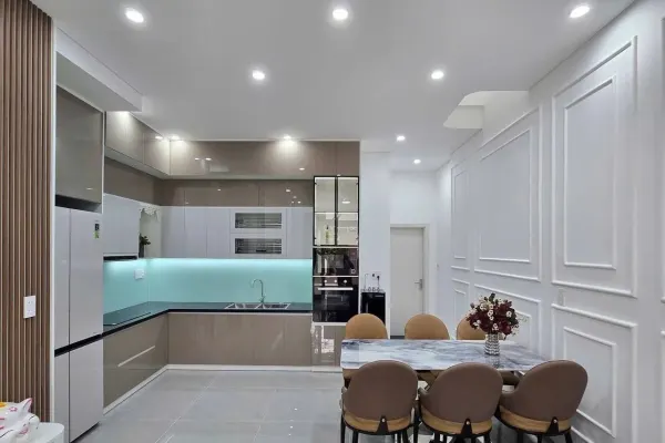 Квартира, 3 спальни · 120 м² 3