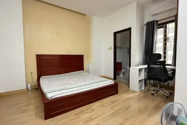 Дом, 4 спальни · 300 м² 6
