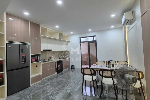 Дом, 4 спальни · 350 м² 2