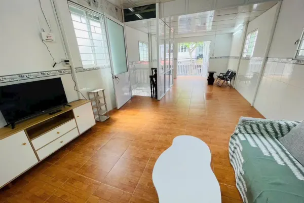 Дом, 3 спальни · 240 м²