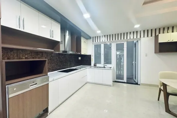 Дом, 3 спальни · 300 м² 2